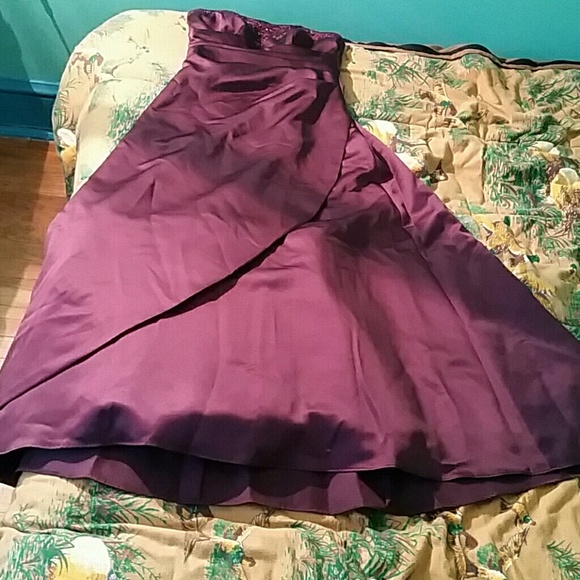 Strapless purple dress David's Bridal style F11165 - Picture 3 of 8